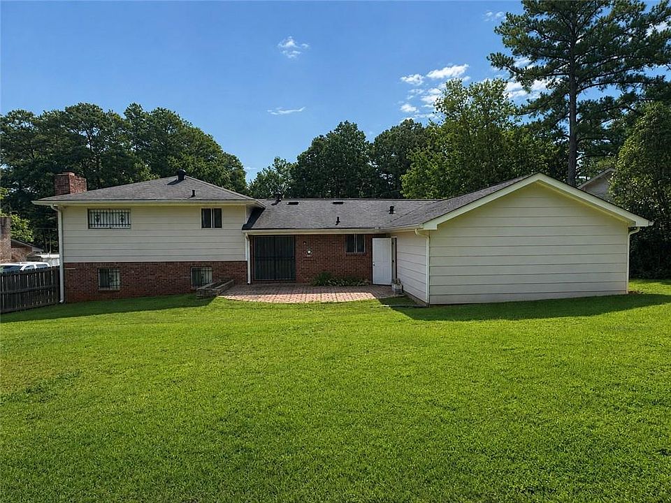 2nd image of 4121 Moore Rd