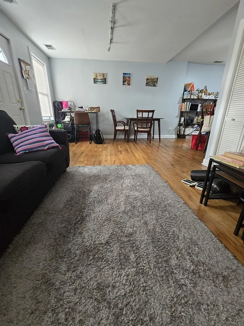 Building Photo - 1321 W Grand Ave #4R