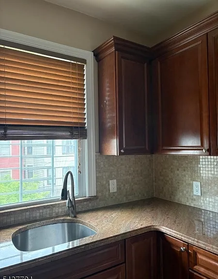198 Van Buren St #2 — Photo 5