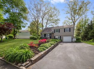 707 Woodlawn Dr, Lansdale, PA 19446