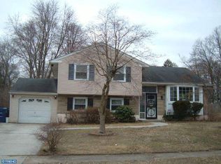 332 Farmdale Rd, Moorestown, NJ 08057