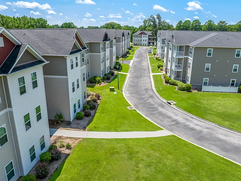 Latitude at Richmond Hill — Photo 20