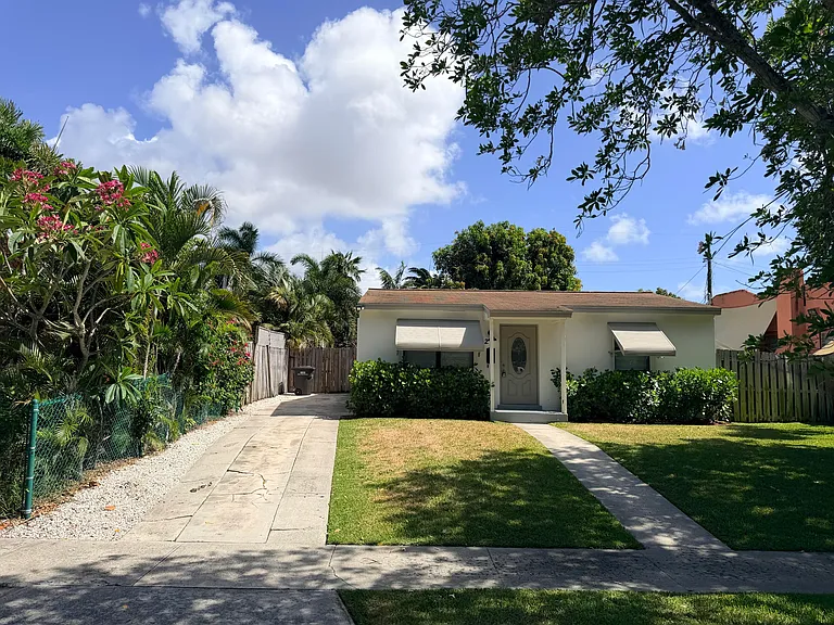827 Franklin Rd — Photo 1