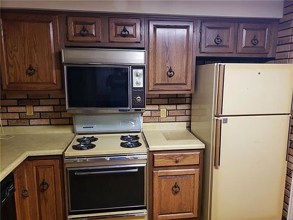 5th image of 2620 Poinsettia Dr