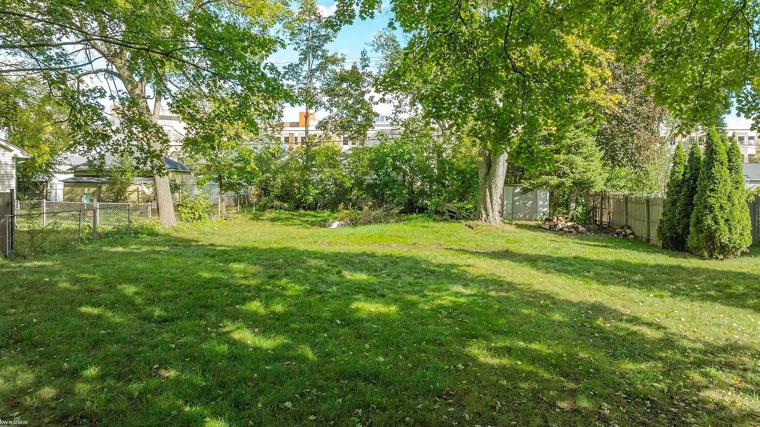 21110 Collingham Ave photo 1