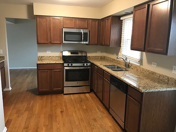 5th image of 208 Magnolia Dr