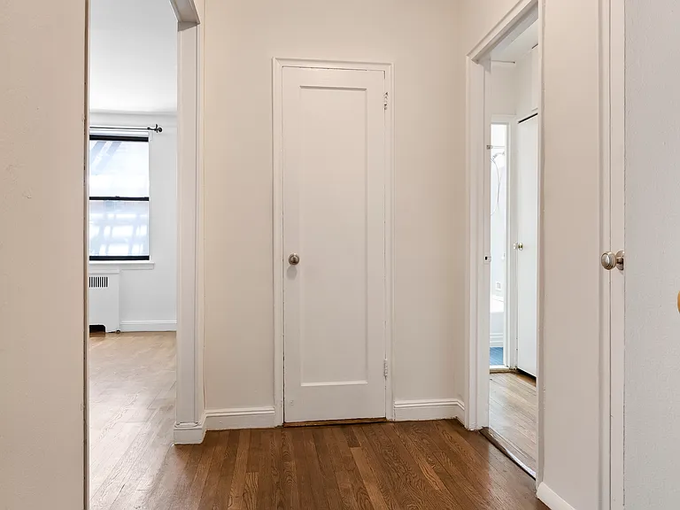 245 E 37th St #3G — Photo 6