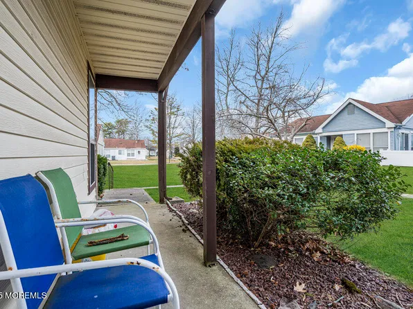 851A Winchester Court, Manchester, NJ 08759