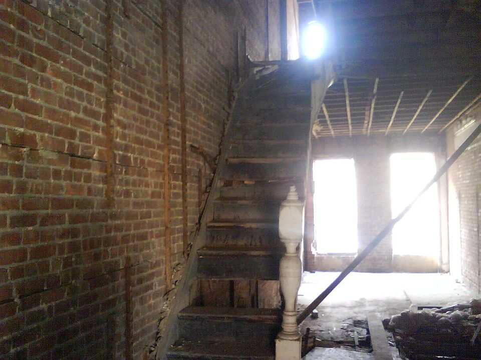 2nd image of 6 W 128th St