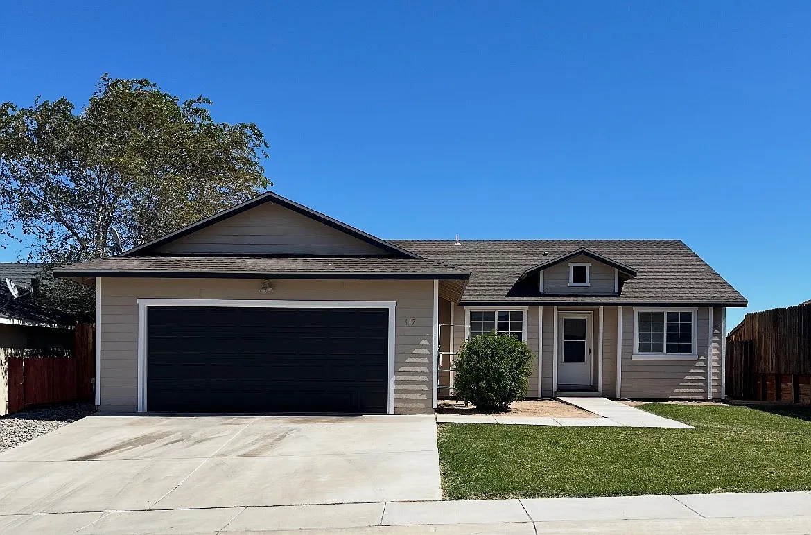 4 bed, 1656 sqft, $2,400 — Photo 1