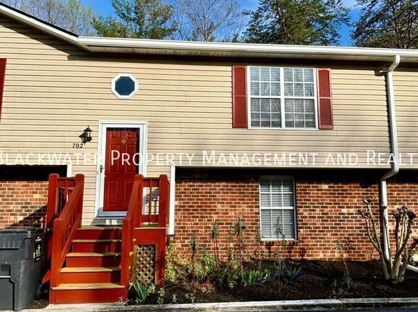 702 Goose Meadow Dr, Forest, VA 24551