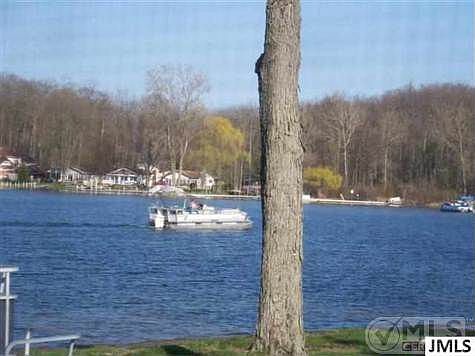 Please see Virtual Tour!