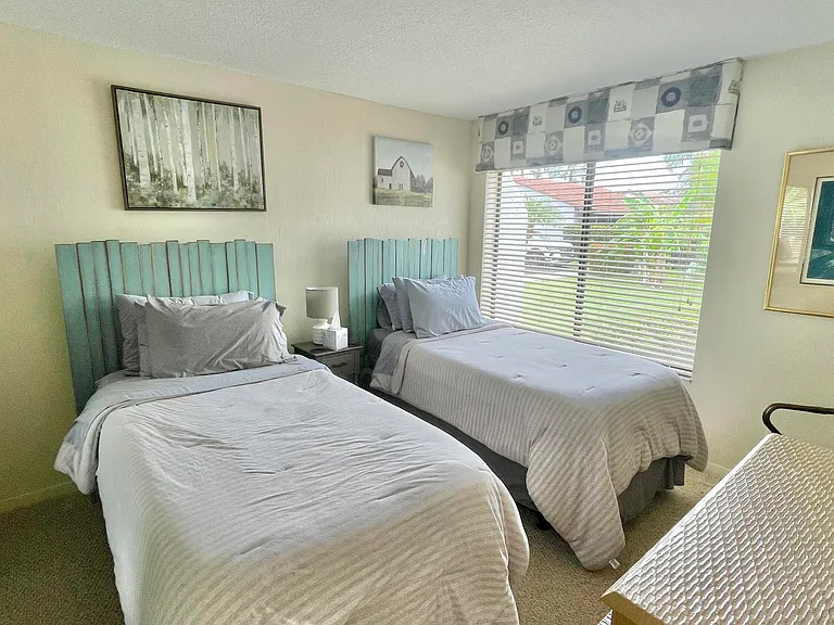 5662 Ainsley Ct — Photo 12