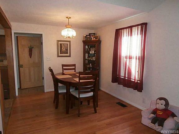 5th image of 222 Pinewoods Ave