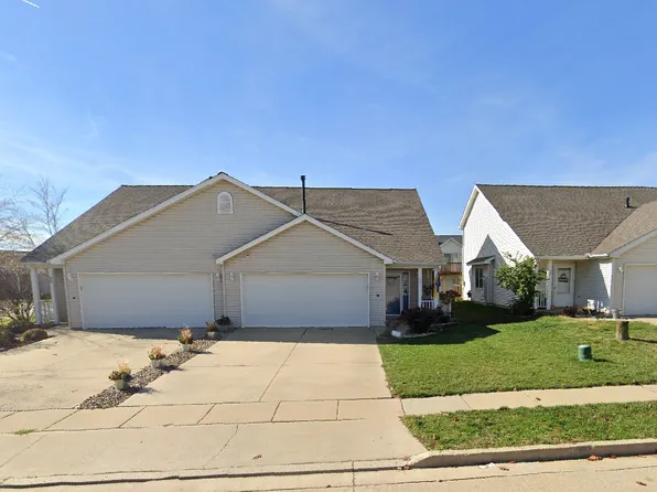 60 Oak Park Rd, Bloomington, IL 61701