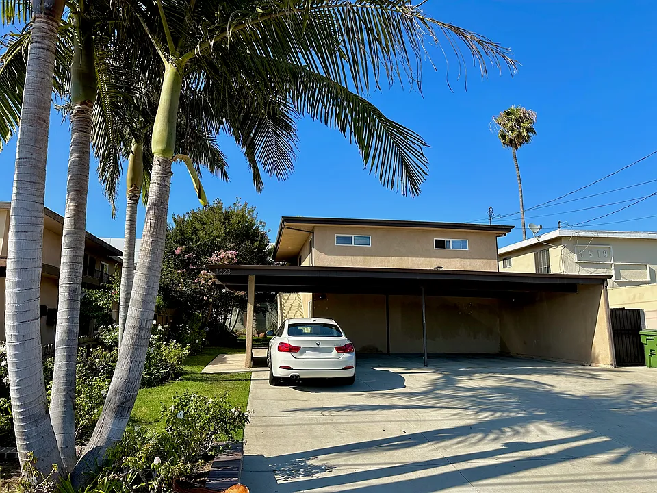 1523 Del Amo Blvd