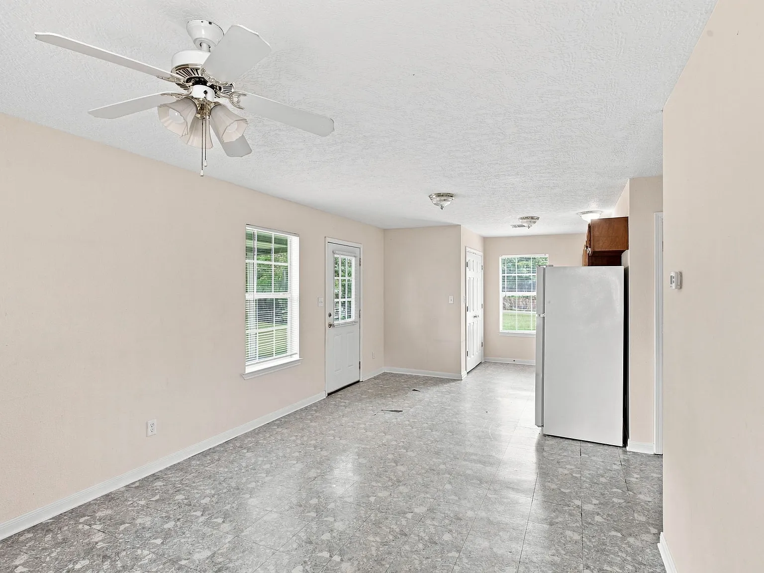 2 bed, $925 — Photo 2
