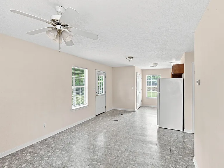 868 Long Dr #A — Photo 2