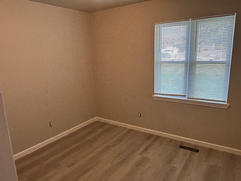 205 E F St — Photo 14