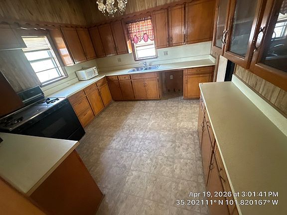 4th image of 901 S Roberts St