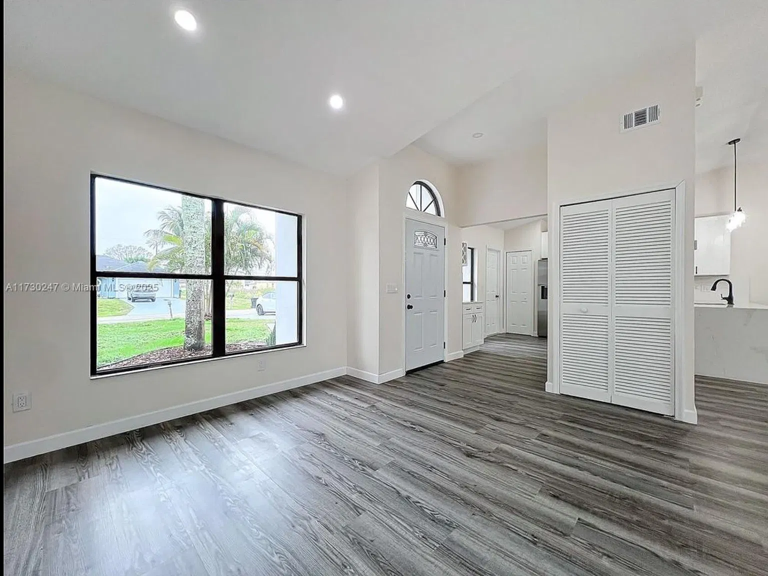 3 bed, 2.0 bath, 1544 sqft, $3,000 — Photo 1