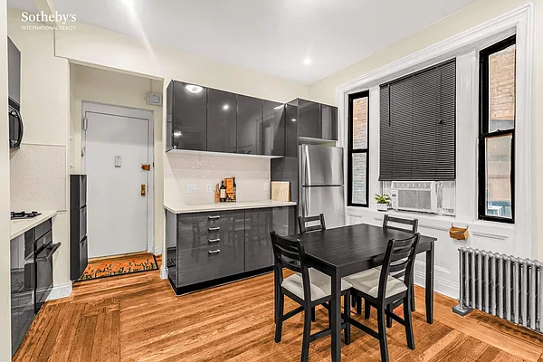 Sold by Sotheby's International Realty | media 2