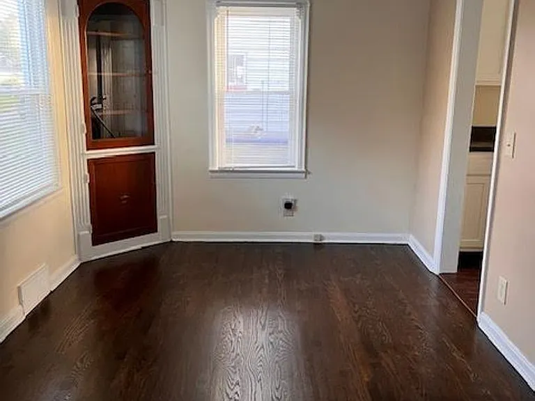 848 Lawrence Ave — Photo 15