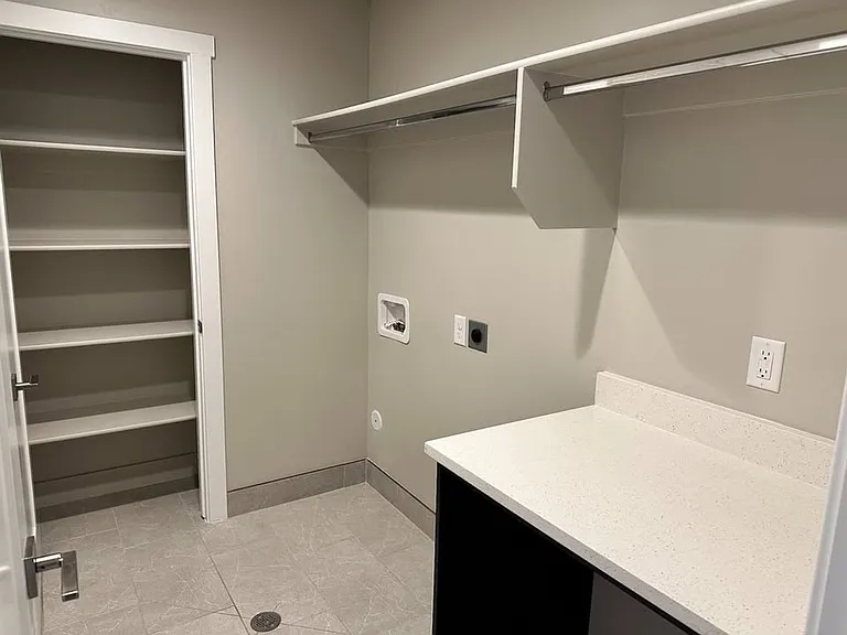 Three Bedroom Red Mountain Vista Town Home — Photo 34