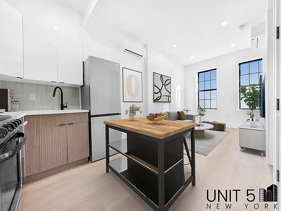 3rd image of 690 Macdonough St #2B