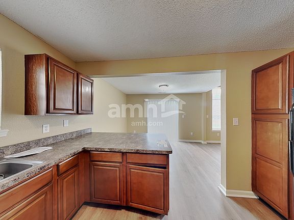 4th image of 603 New Moon St