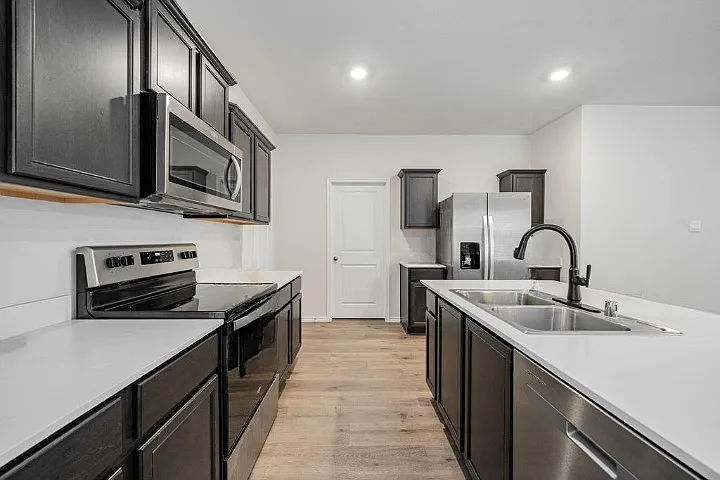 3 bed, 2.5 bath, 1898 sqft, $2,085 — Photo 3