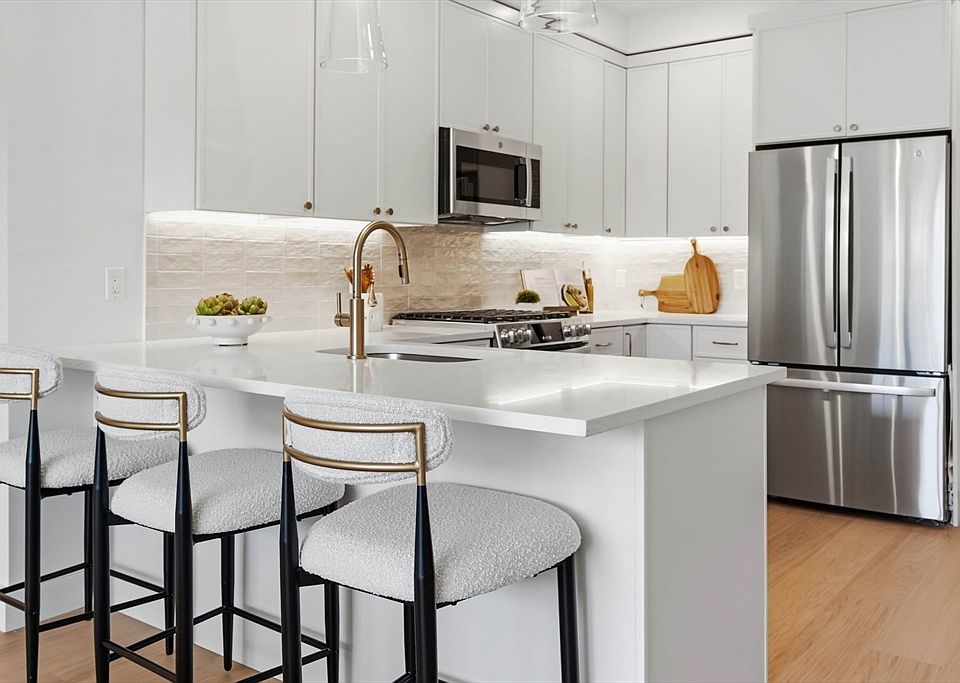 1st image of 28 Geneva St #303