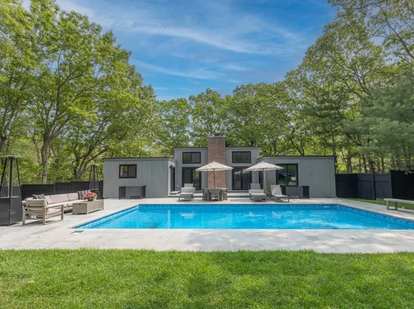 52 Denise St, Sag Harbor, NY 11963