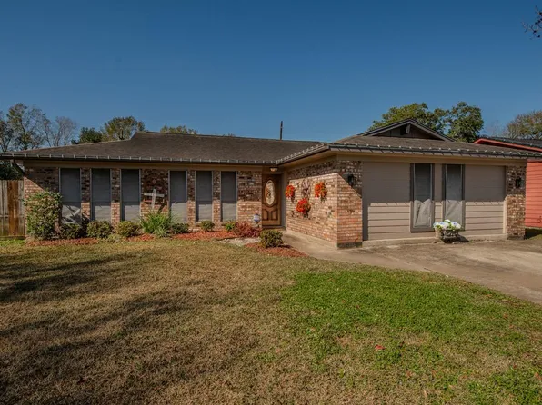 820 Enfield Ln, Beaumont, TX 77707