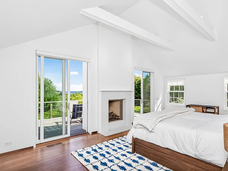 53 Bay Ave — Photo 31