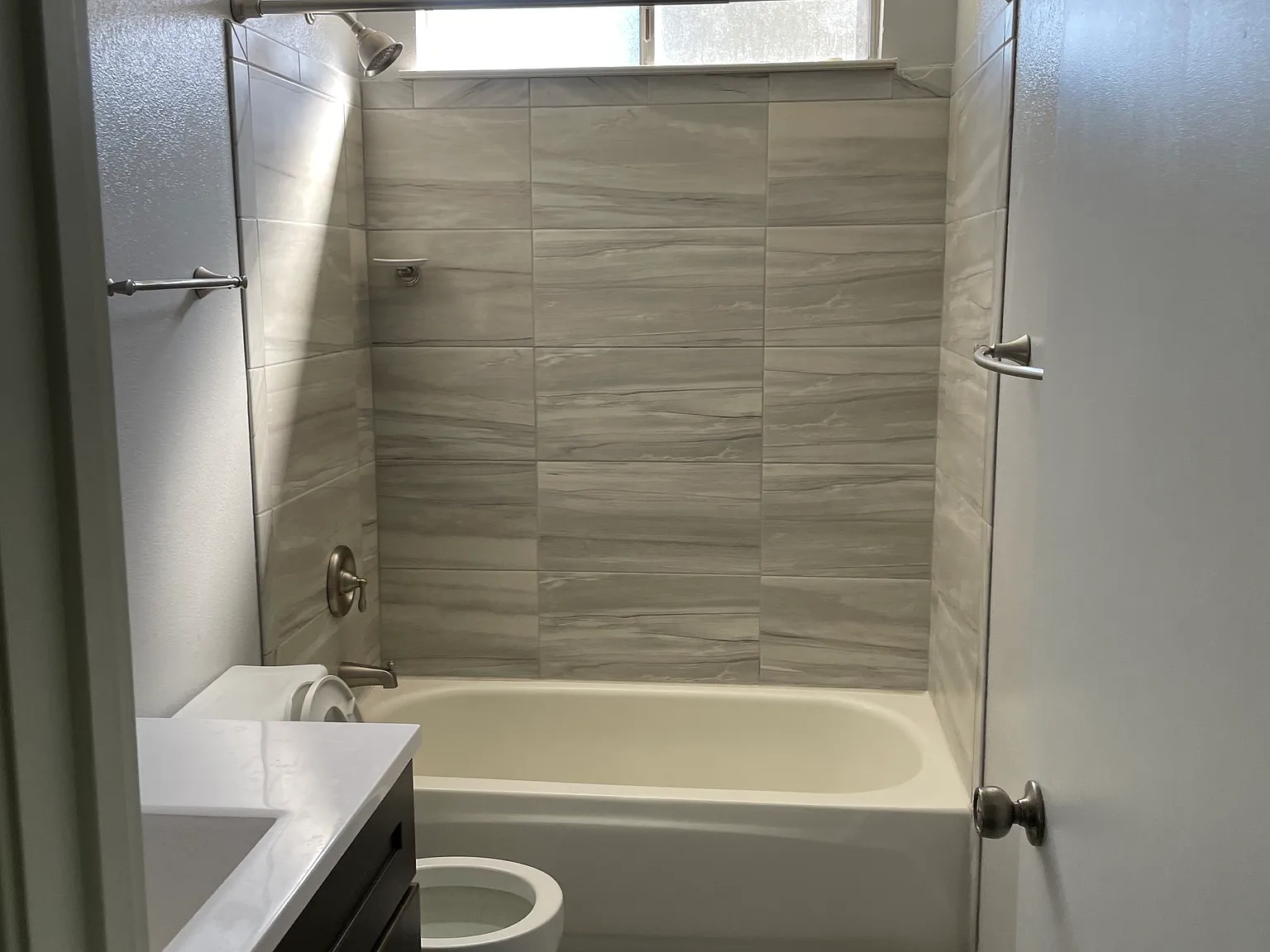 2 bed, 1403 sqft, $2,300 — Photo 3