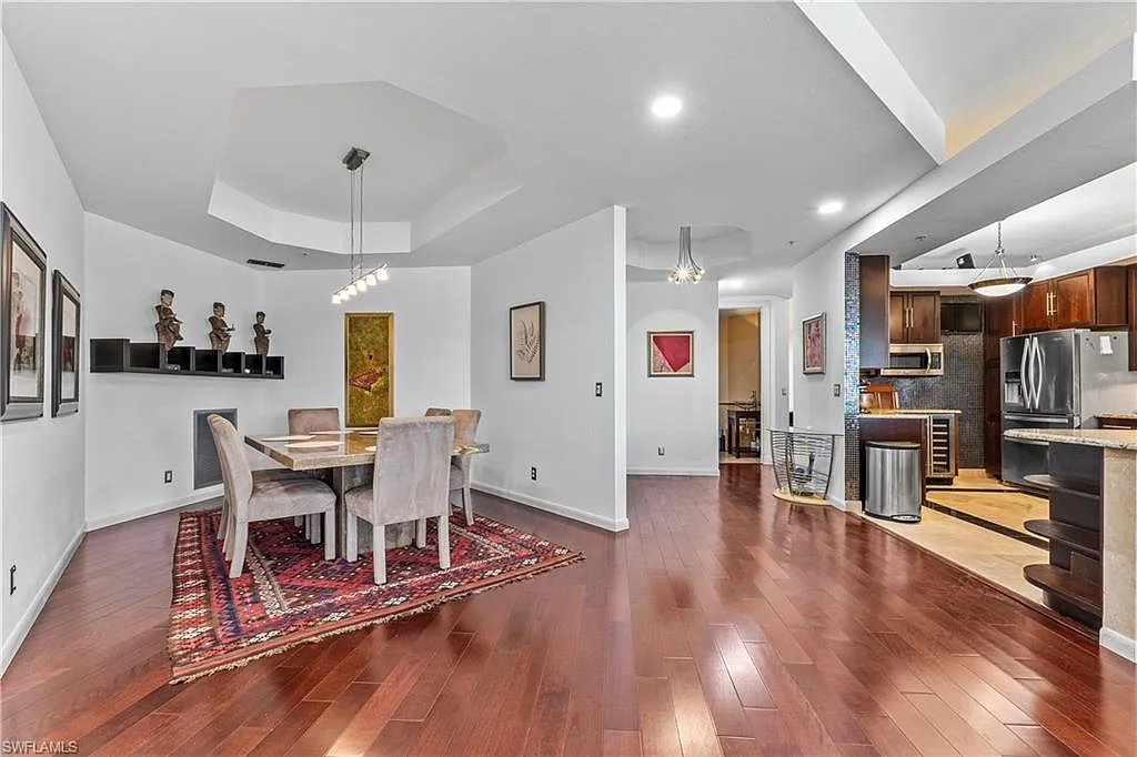3 bed, 2.5 bath, 2516 sqft, $9,000 — Photo 4