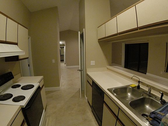 5th image of 9876 Balmoral Cir