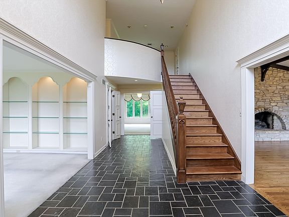 4th image of 7922 Mill Pond Ln