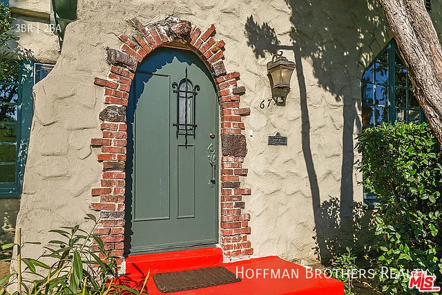 302 N Mansfield Ave #A — Photo 2