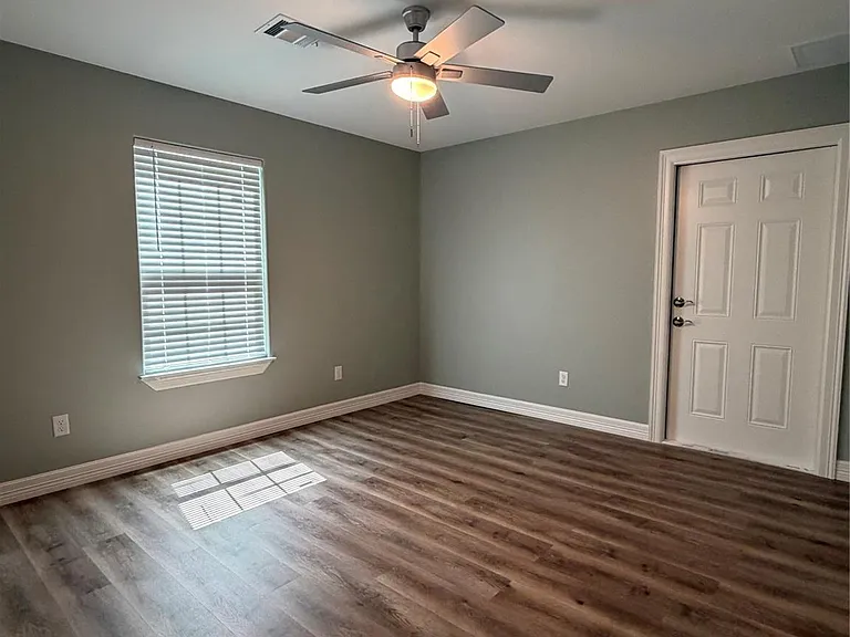 408 Mary Ave — Photo 12