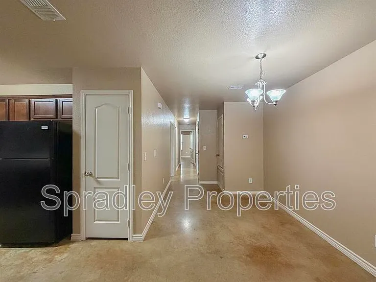 763A E Ridge Blvd — Photo 6