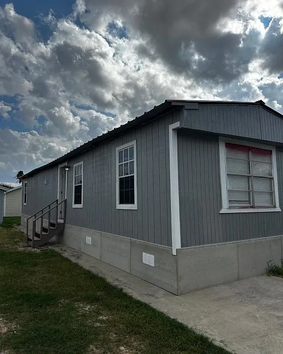 300 S 1st St