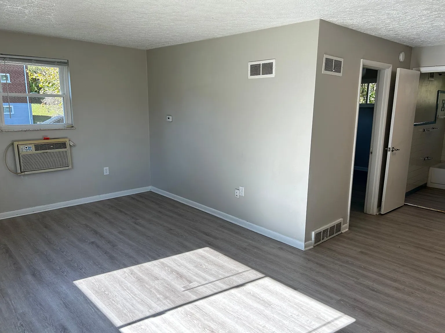 1 bed, 750 sqft, $895 — Photo 4