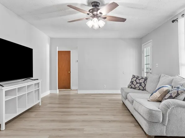 415 Hickory St, Rossville, GA 30741