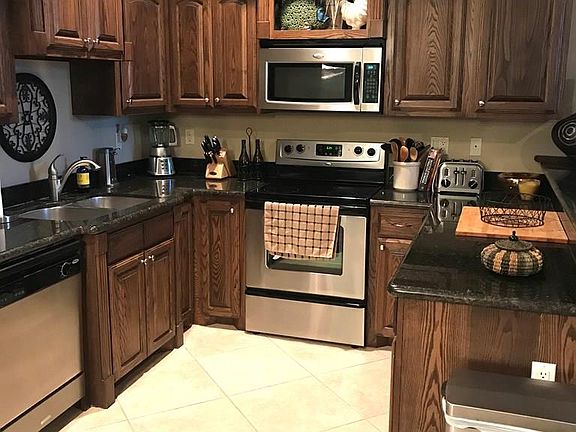 4th image of 121 E Acapulco St #3