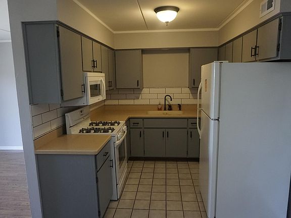 4th image of 10501 S Highland Ave #203B