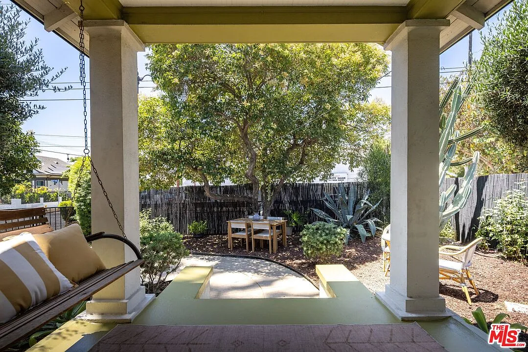 3 bed, 2.0 bath, 1692 sqft, $4,995 — Photo 3