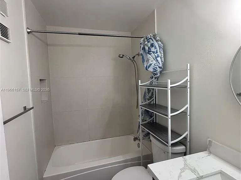 504 Woodgate Cir #C — Photo 8