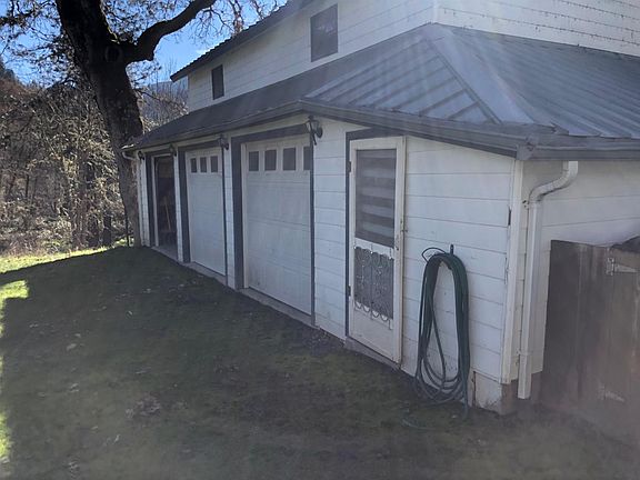 3rd image of 18435 E Evans Cres